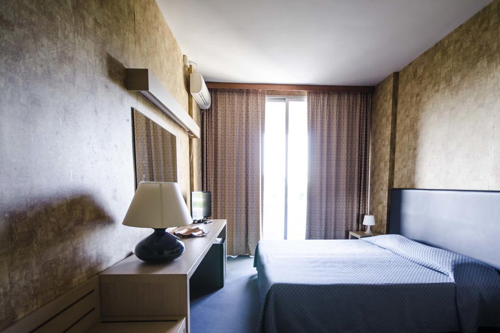 Grand Hotel Helios タルクイーニア エクステリア 写真