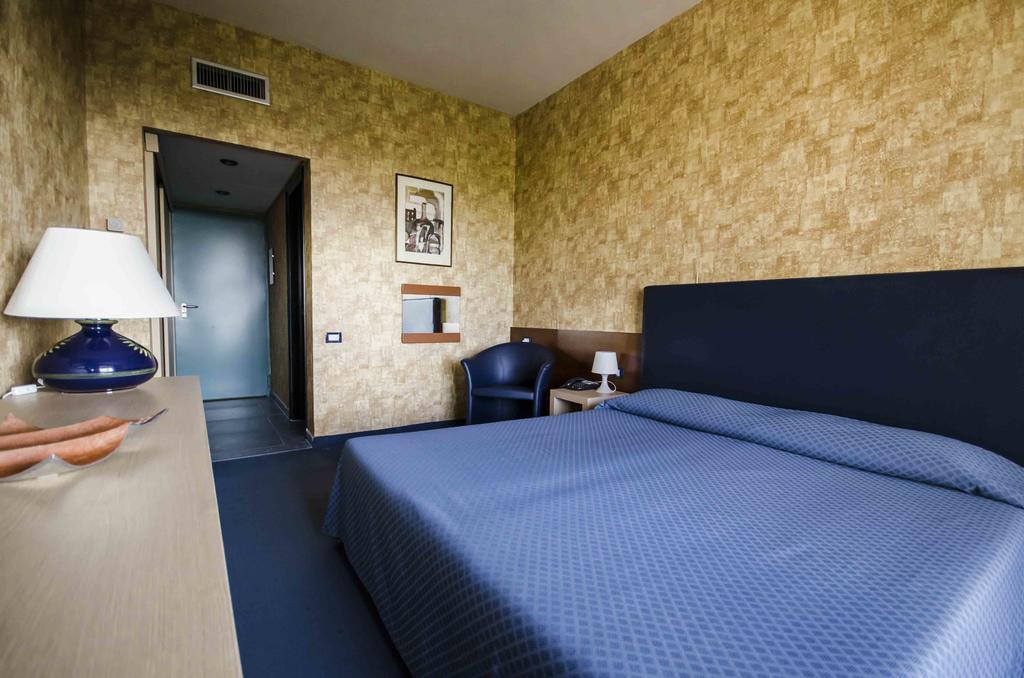 Grand Hotel Helios タルクイーニア エクステリア 写真