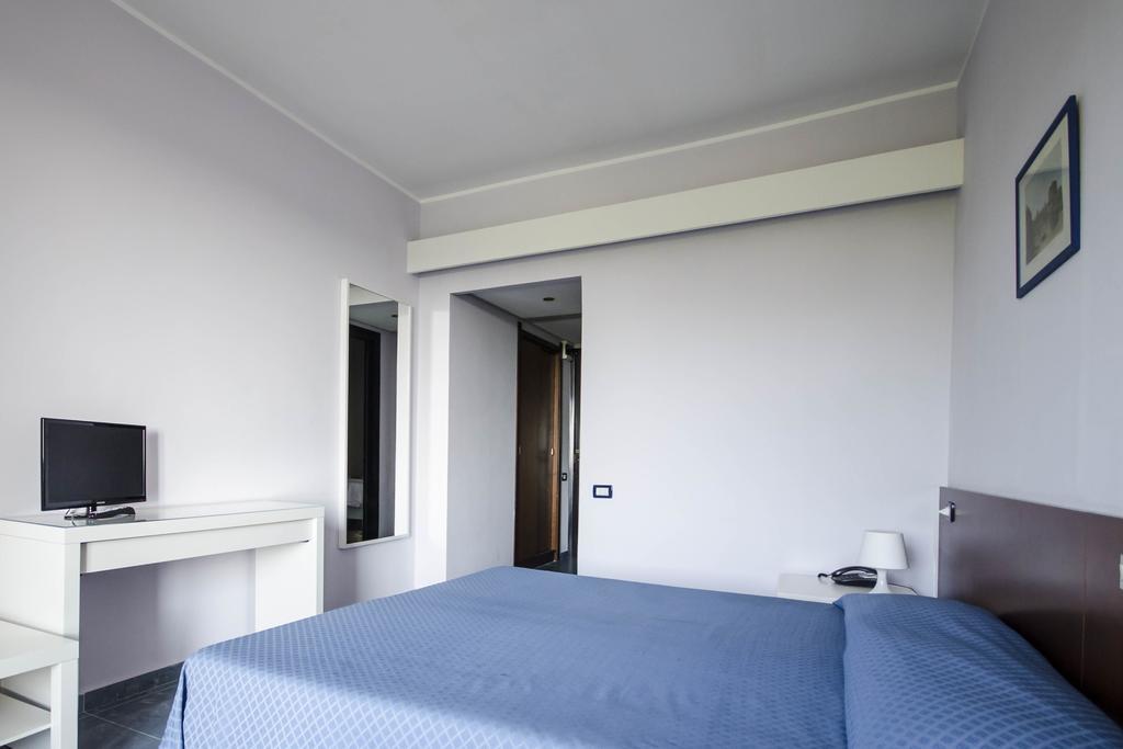 Grand Hotel Helios タルクイーニア エクステリア 写真
