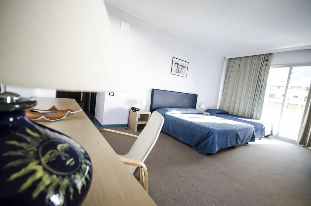 Grand Hotel Helios タルクイーニア エクステリア 写真