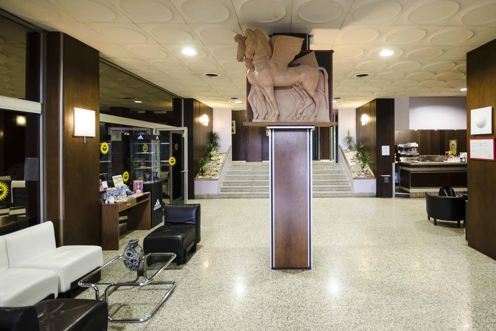 Grand Hotel Helios タルクイーニア エクステリア 写真