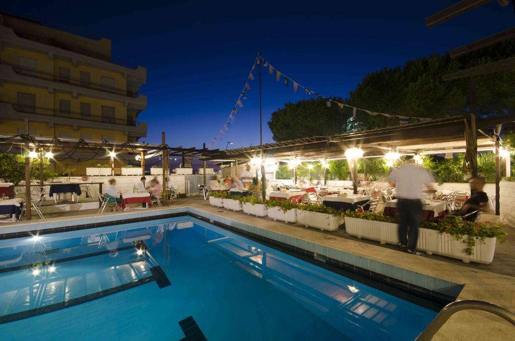 Grand Hotel Helios タルクイーニア エクステリア 写真