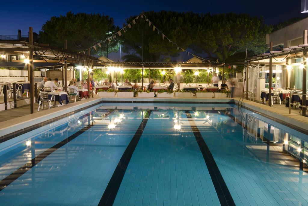 Grand Hotel Helios タルクイーニア エクステリア 写真