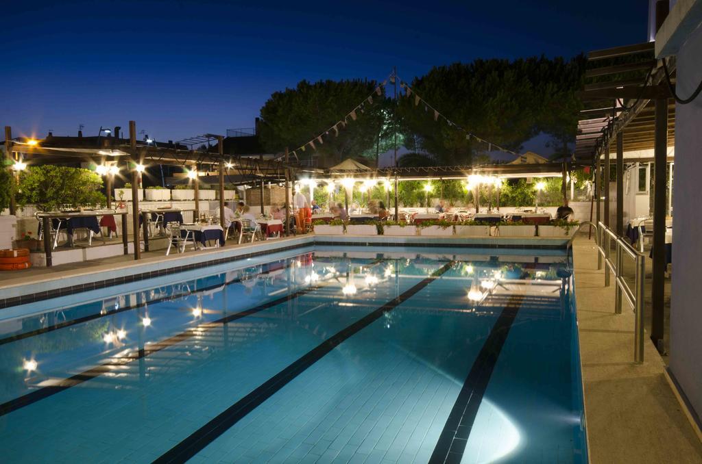 Grand Hotel Helios タルクイーニア エクステリア 写真