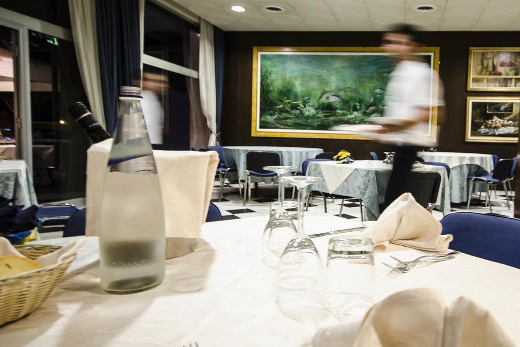 Grand Hotel Helios タルクイーニア エクステリア 写真